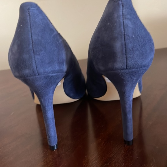 Saks fifth Avenue suede blue pumps Size 6 - Picture 5 of 5
